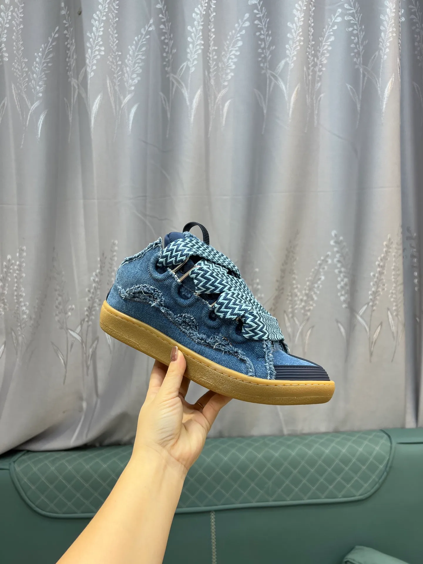 Men's men's shoes💰780 [LANVIN] Latest lace-up fashionable casual sneakers for couples High-quality CLAY couple series‼ ️ The latest trendy products of the season 🌈Many bloggers have planted grass and purchased the original open-mold customization. The upper and outsole are sewn with mark threads without edge sealing. Multiple material splicing combination design. Very versatile for fashionable and casual wear. Comfortable on the feet. Recommended for self-retention (upper cowhide + cow suede + breathable mesh) inner foot pad cowhide exclusive original open-mold clear logo rubber outsole ⚠️36-44 yards (45 custom-made)
